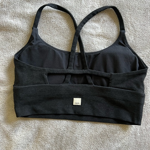 Vuori Black Long line elevation sports bra medium - Picture 3 of 4